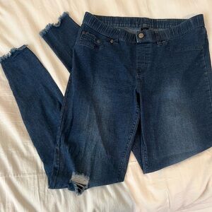 Hue pull on stretch jeans size medium